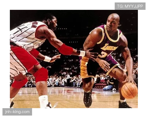 奥拉朱旺内线低位单打效率胜卡尔马龙引领禁区统治