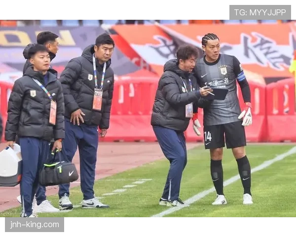 山东泰山阵容老化问题显现，球队竞争力与更新换代压力持续增加