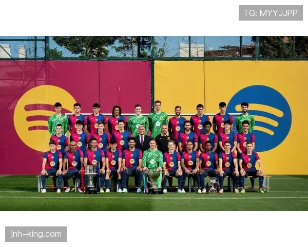 巴萨欧冠经验不足问题显现，对赛季淘汰赛阶段表现形成制约