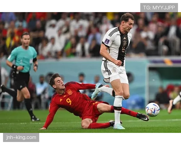 加维如何通过无球跑动与反抢成为中场连接枢纽？